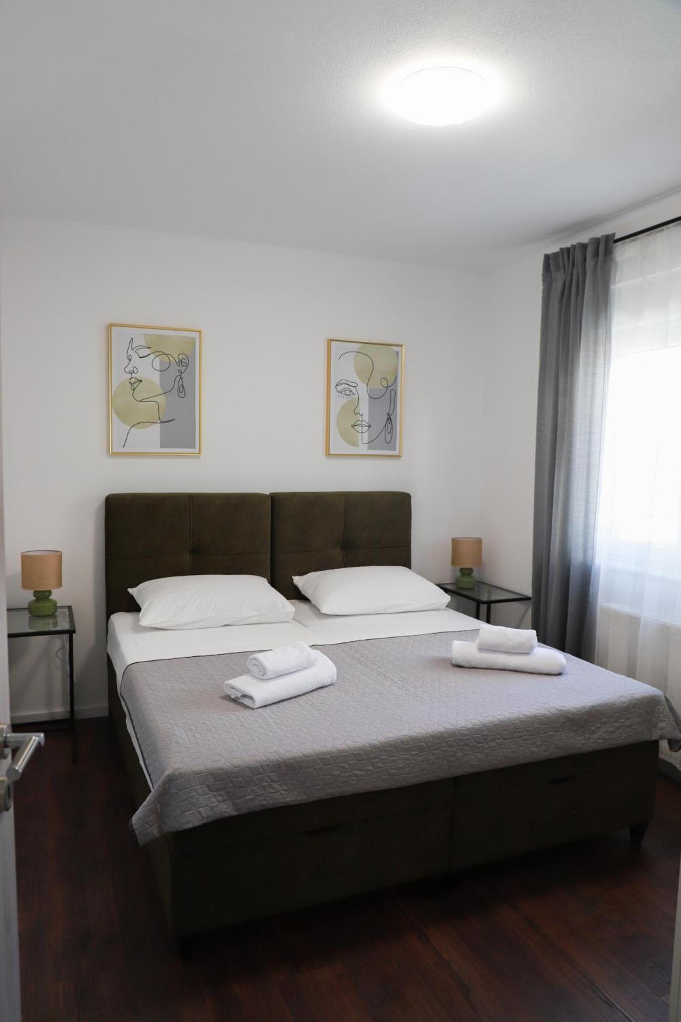 Holiday Apartments Ivano & Leo - Private Parking Zadar Exterior foto