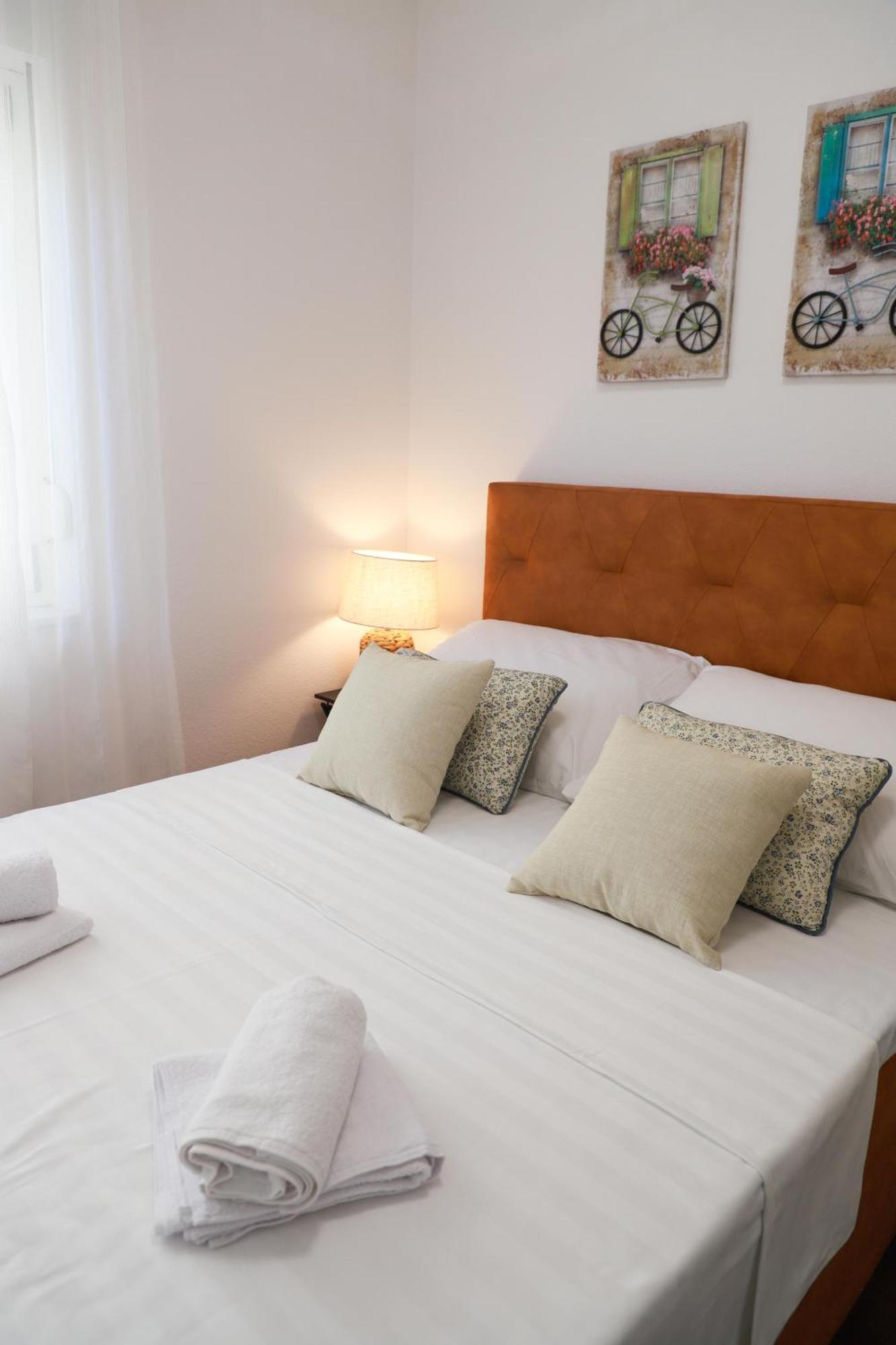 Holiday Apartments Ivano & Leo - Private Parking Zadar Exterior foto