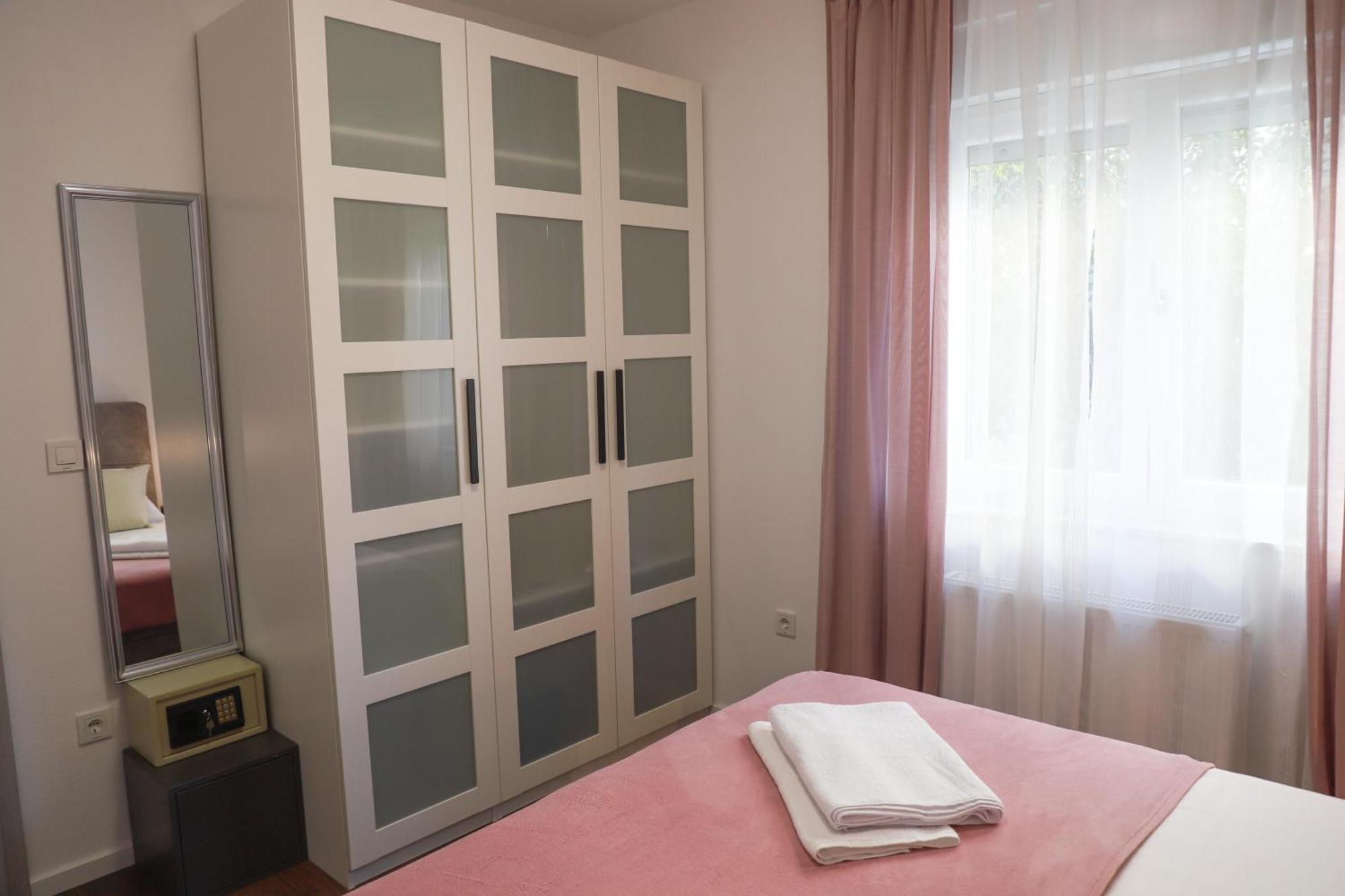 Holiday Apartments Ivano & Leo - Private Parking Zadar Exterior foto