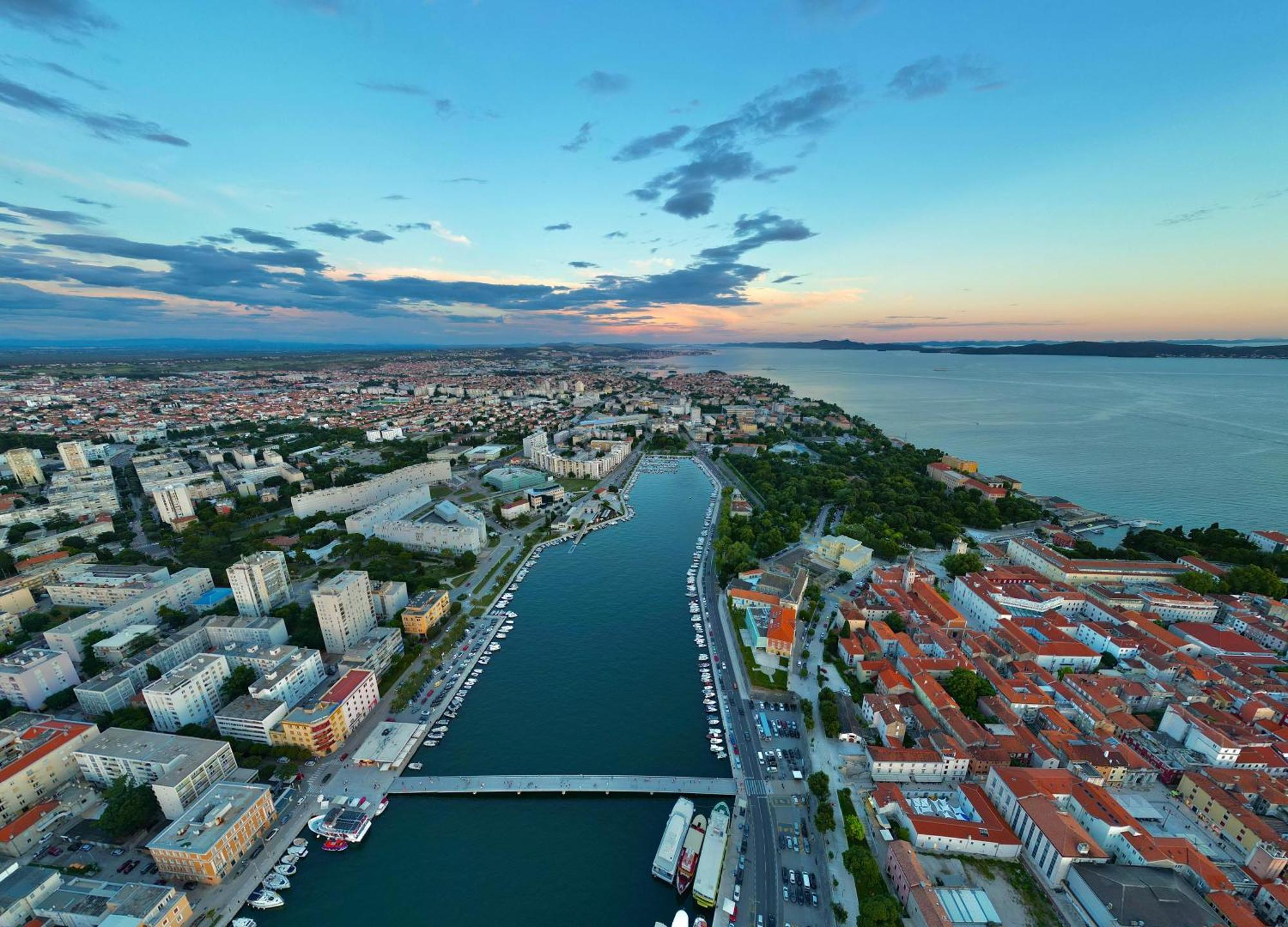 Holiday Apartments Ivano & Leo - Private Parking Zadar Exterior foto